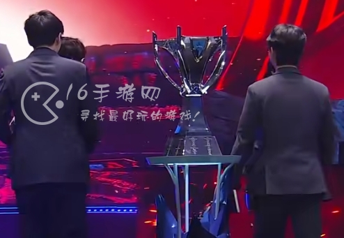 英雄联盟s13总决赛冠军KT三比零完胜WBG s13赛季faker夺得四冠王